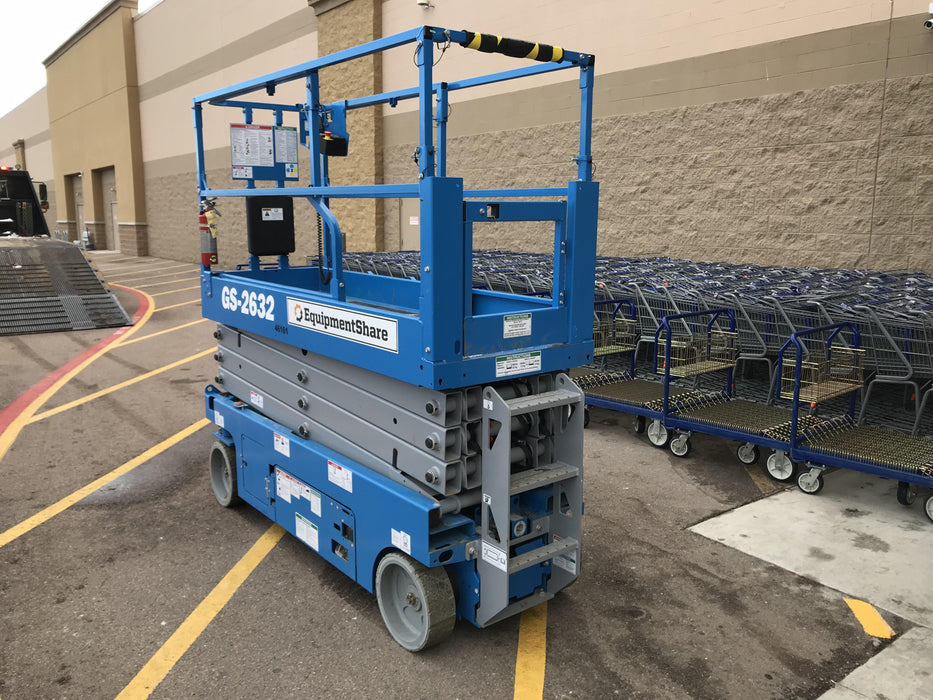 2019 Genie GS-2632 Folding rails with half height swing gate