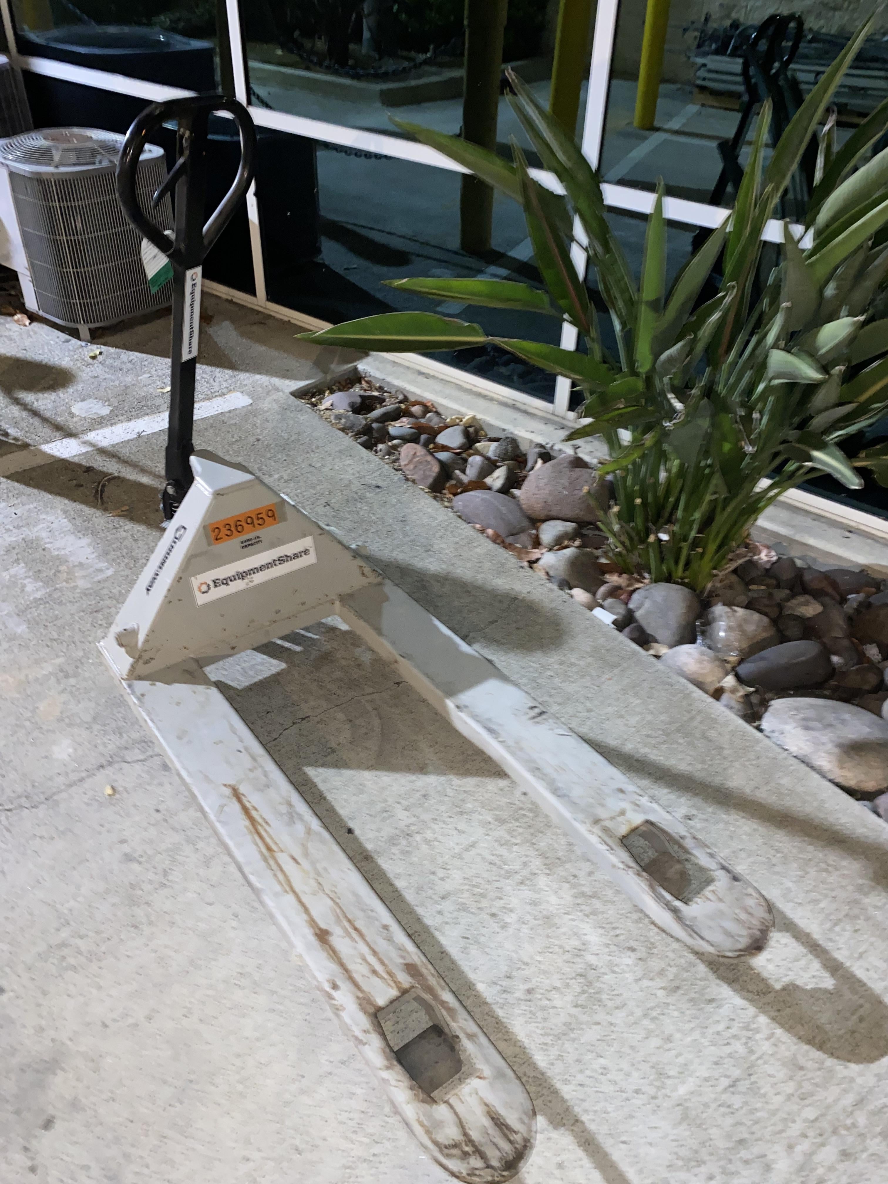 2022 STRONGWAY 4400 lb Pallet Jack