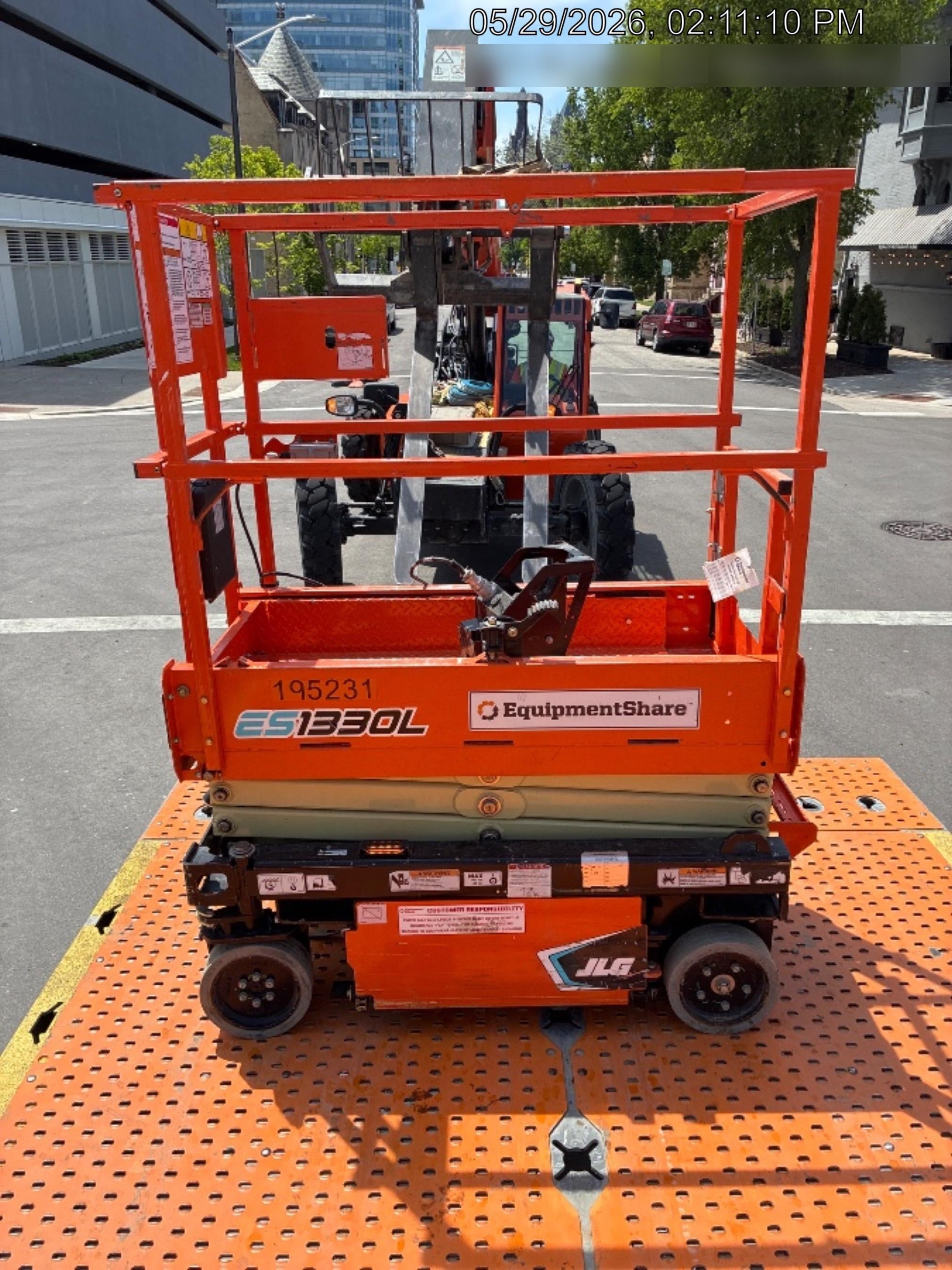 2021 JLG ES1330L