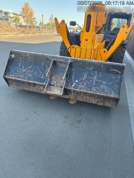 2022 JLG 1001100823