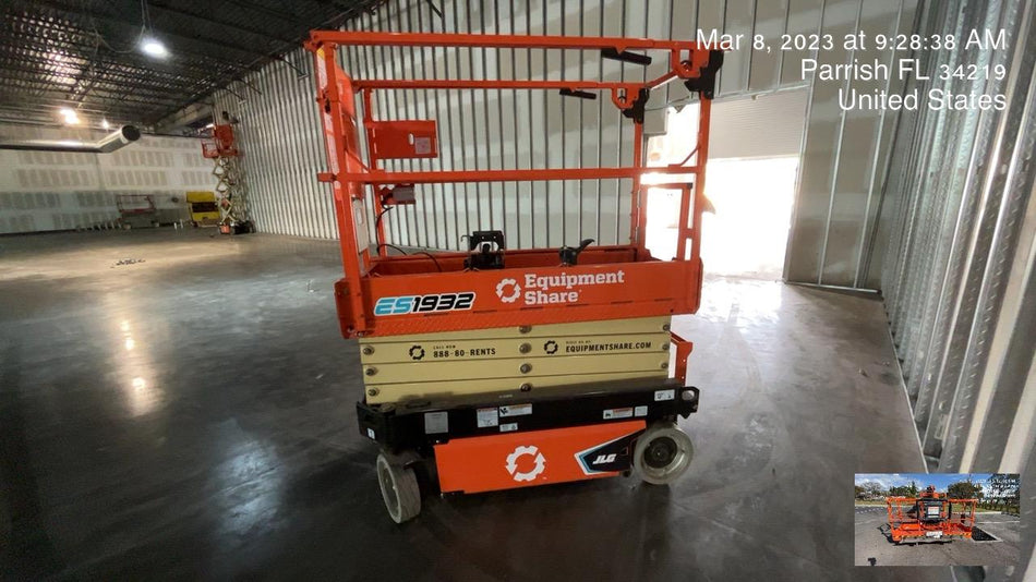 2023 JLG ES1932
