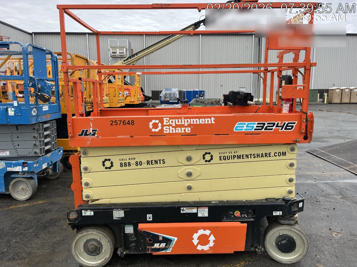 2022 JLG ES3246