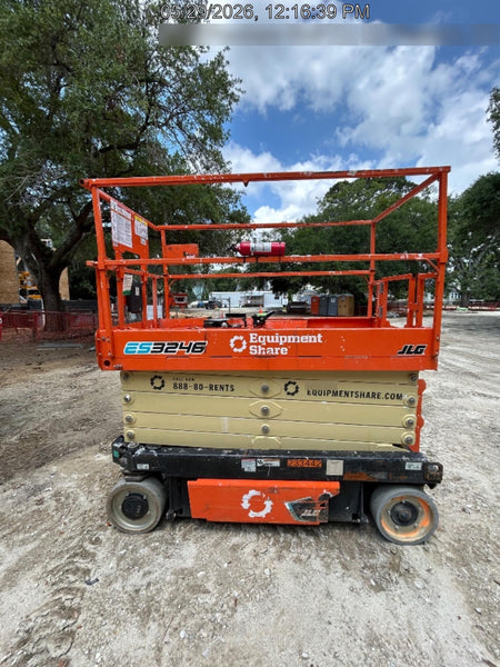 2022 JLG ES3246