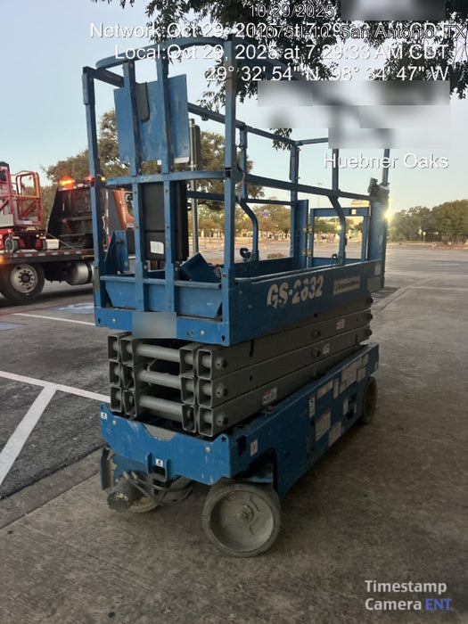2019 Genie GS-2632 Folding rails with half height swing gate