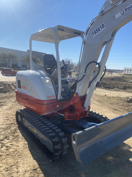 2021 TAKEUCHI TB235-2R