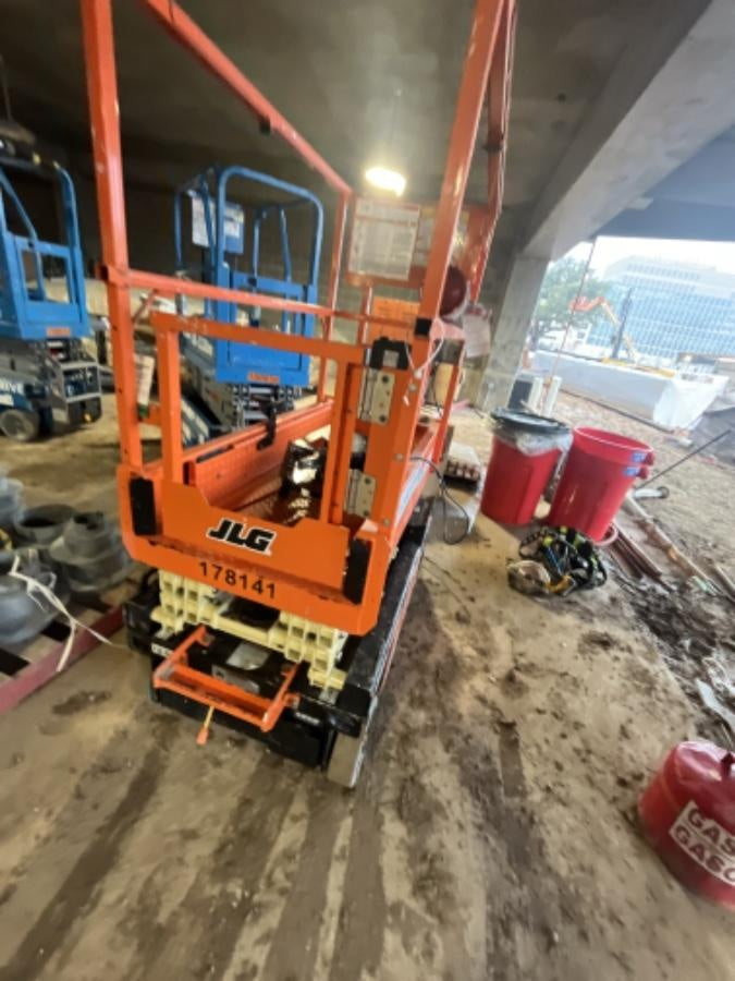 2021 JLG ES1330L
