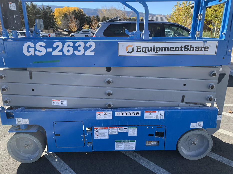 2020 Genie GS-2632 Solid NM Tires, Folding Rails with Half-Height Swing Gate, Beacon, 800W Invertor