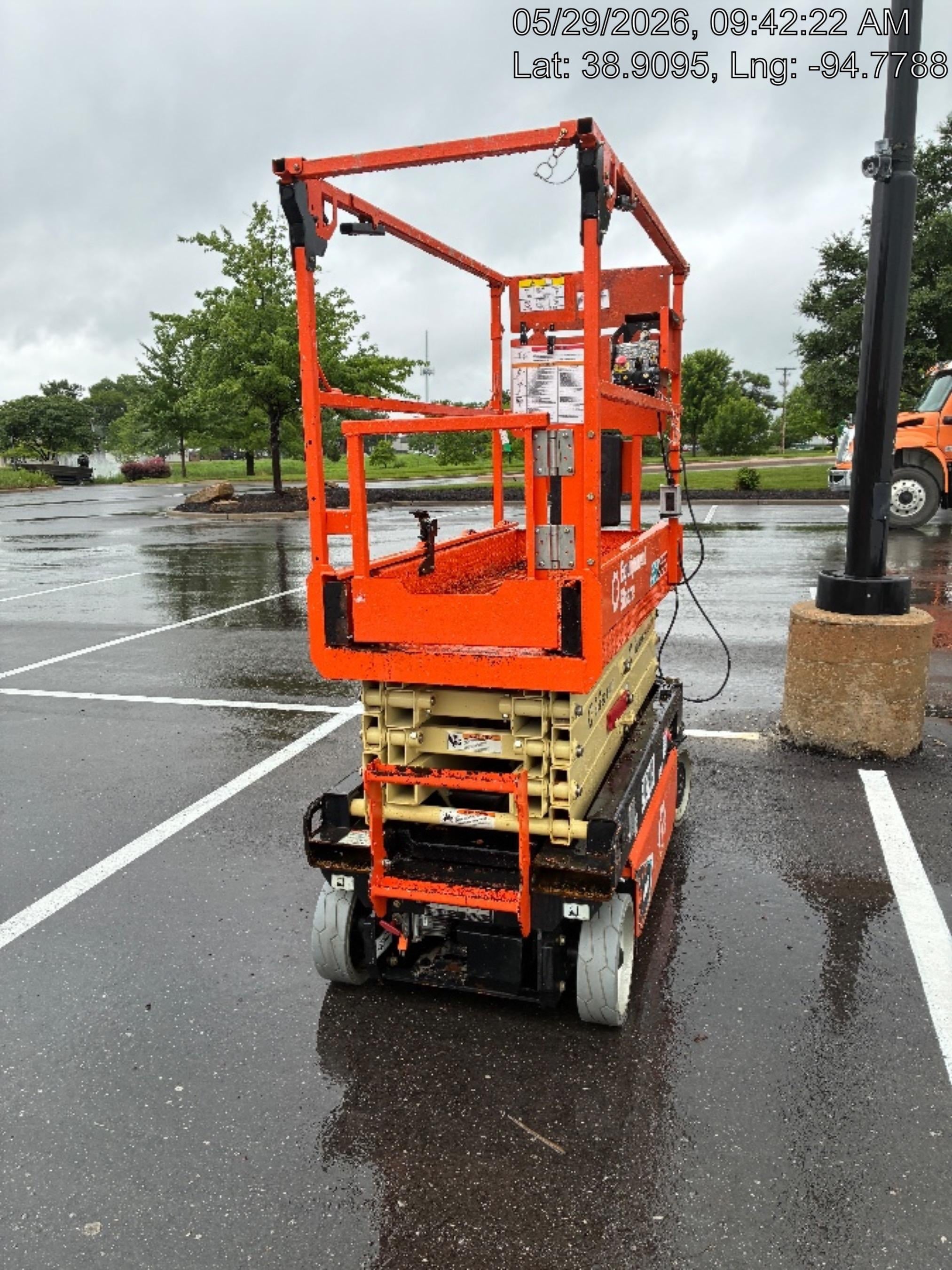 2023 JLG ES1932