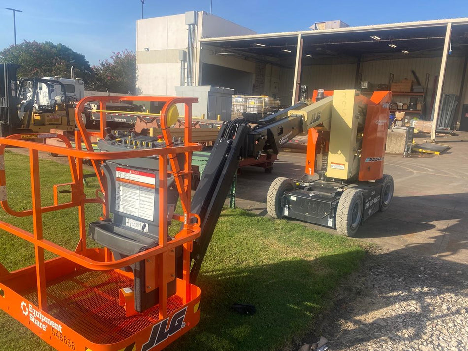 2025 JLG E300AJP