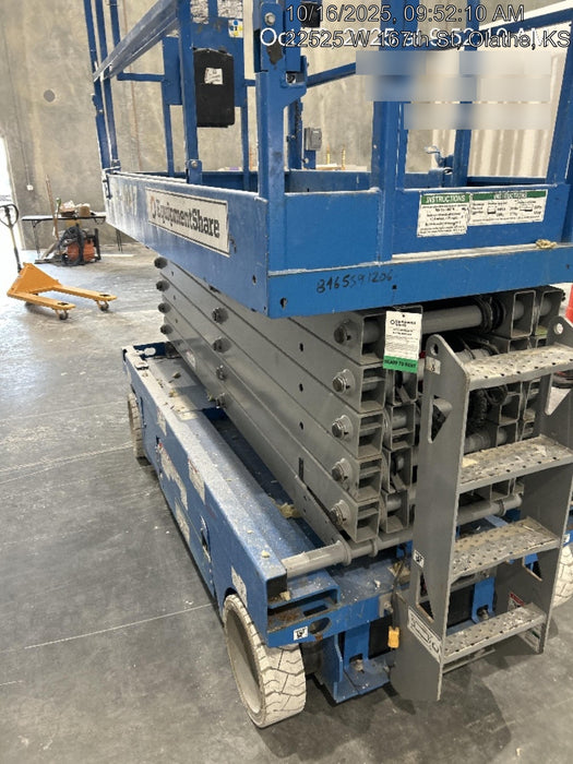 2019 Genie GS-4047 Folding rails with half height swing gate