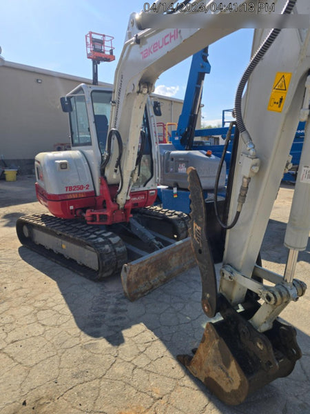 2025 TAKEUCHI TB250-2CR