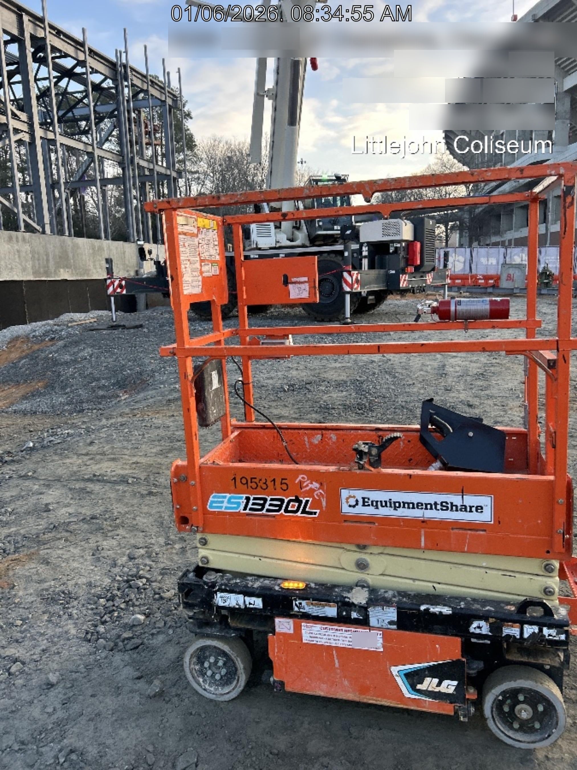 2021 JLG ES1330L