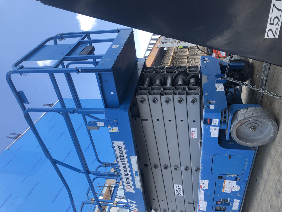 2019 Genie GS-4047 Folding rails with half height swing gate