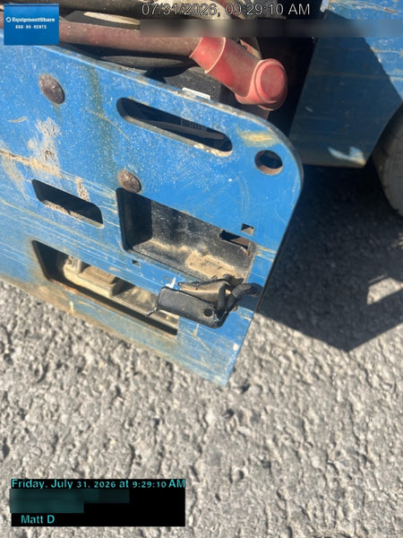2019 Genie GS-2632 Folding rails with half height swing gate