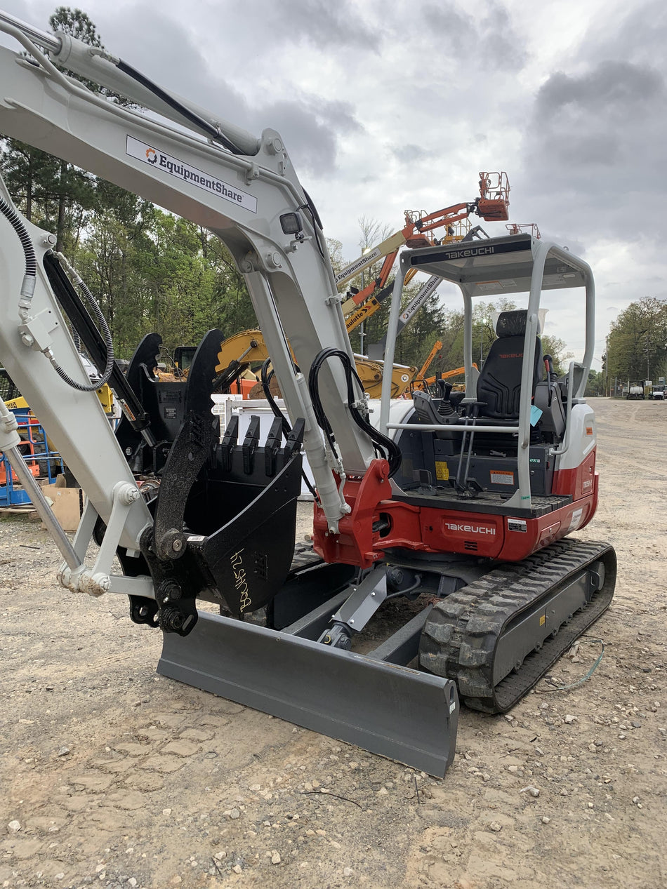 2023 TAKEUCHI TB250-2R