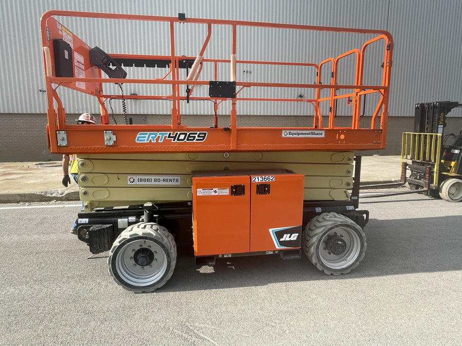 2022 JLG ERT4069