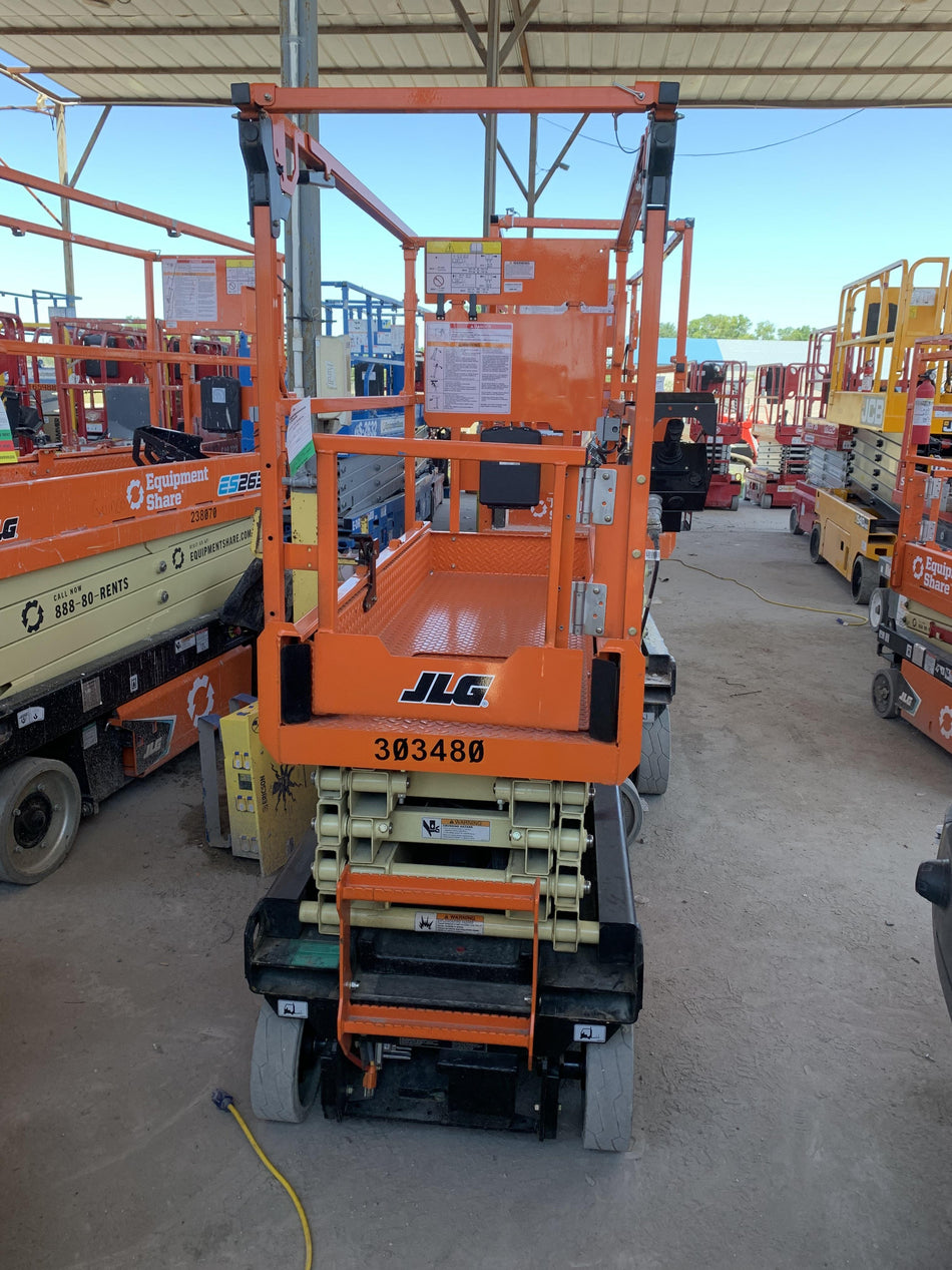 2023 JLG ES1932