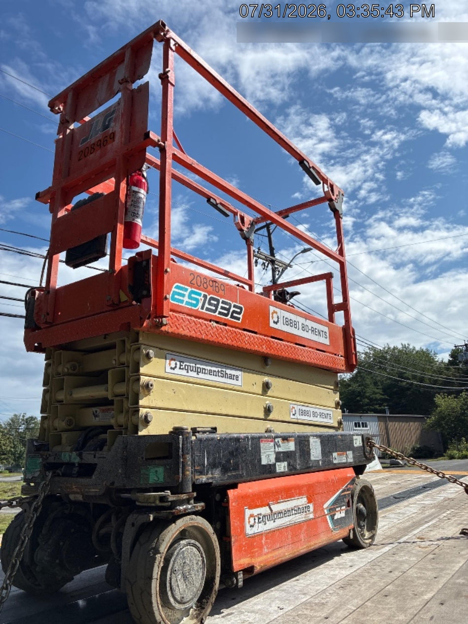 2022 JLG ES1932