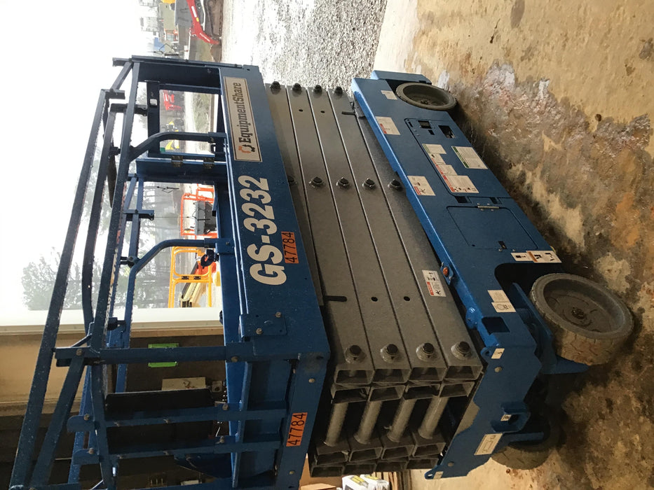 2019 Genie GS-3232 Folding rails with half height swing gate
