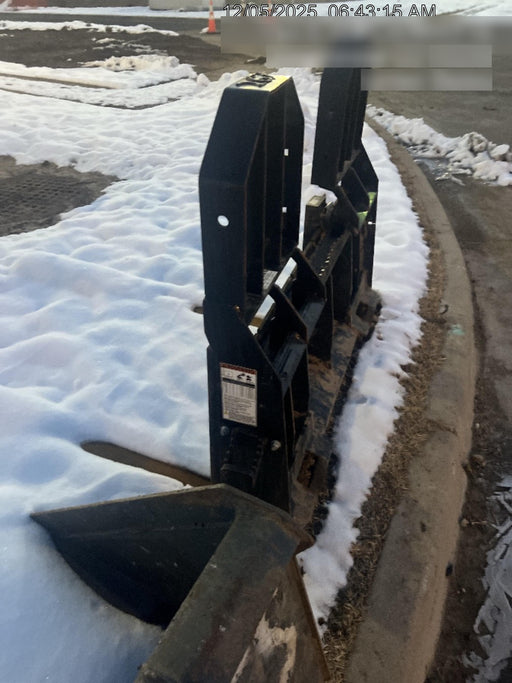 2022 TAKEUCHI 48" Pallet Forks - Takeuchi