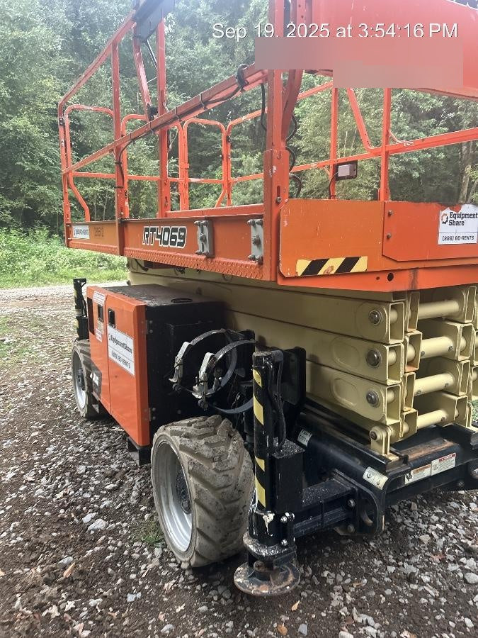 2022 JLG RT4069