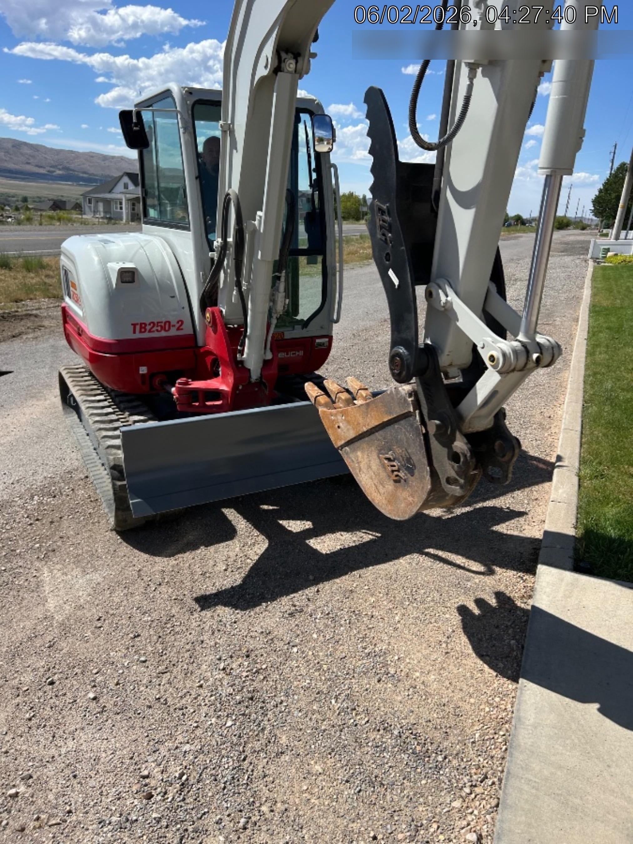 2023 TAKEUCHI TB250-2C