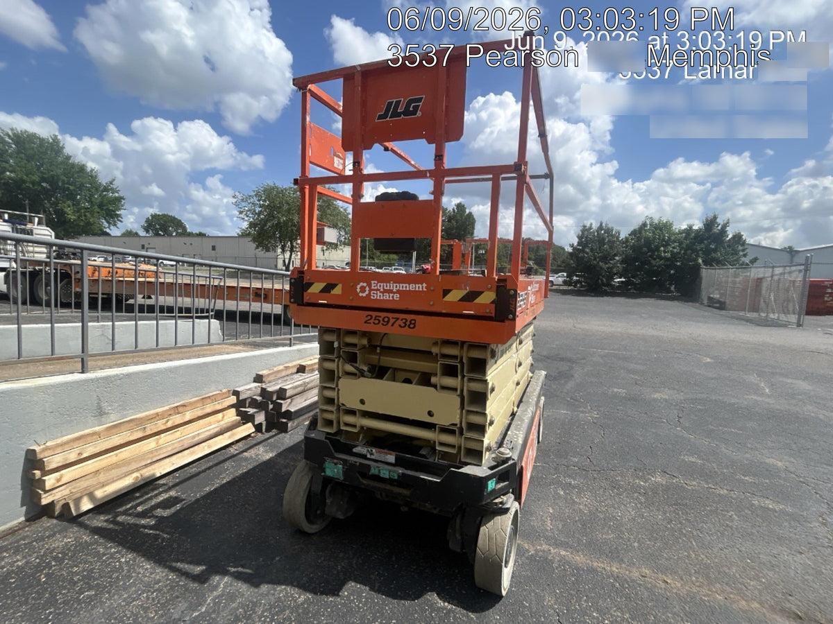2022 JLG ES3246