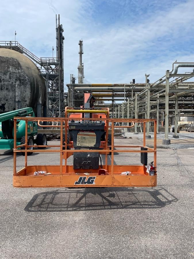 2019 JLG 800AJ