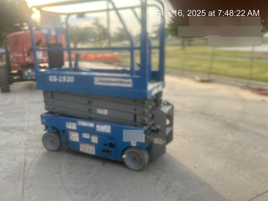 2019 Genie GS-1930 Fixed rails with chain Entry