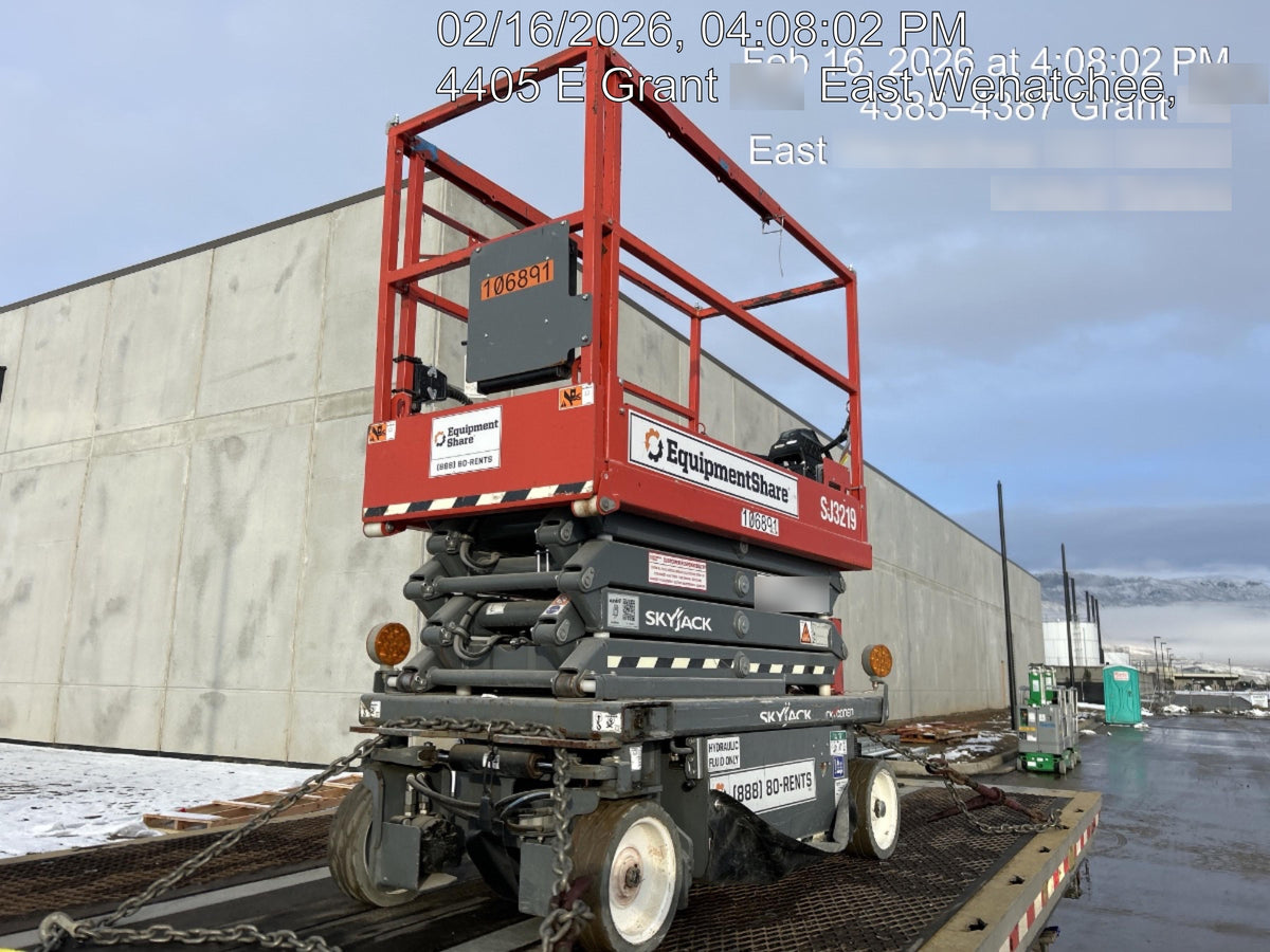 2020 Skyjack SJIII-3219 Solid NM Tires, Half height spring hinged entry gate, Dual Beacons, 800W Inverter