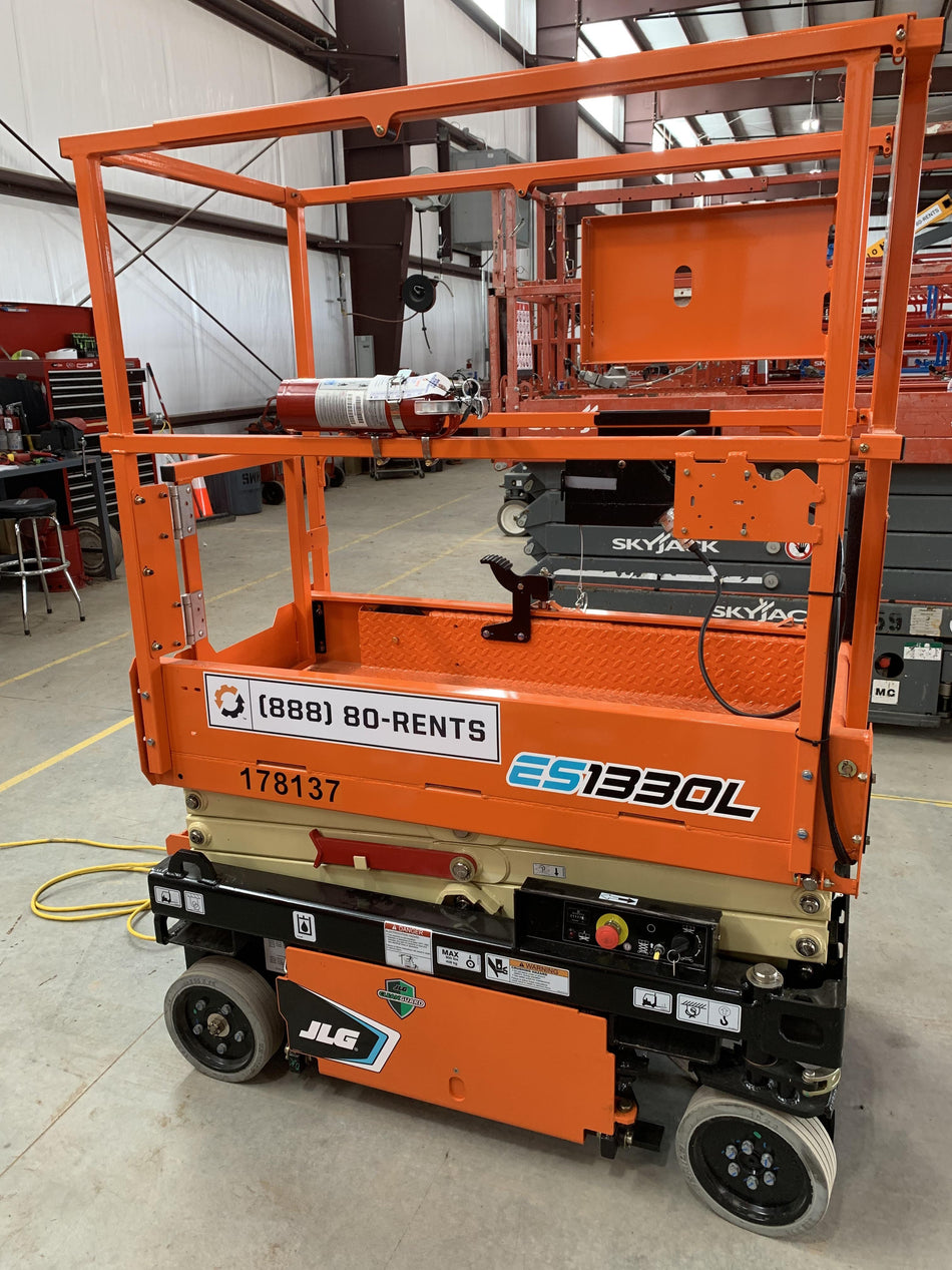 2021 JLG ES1330L