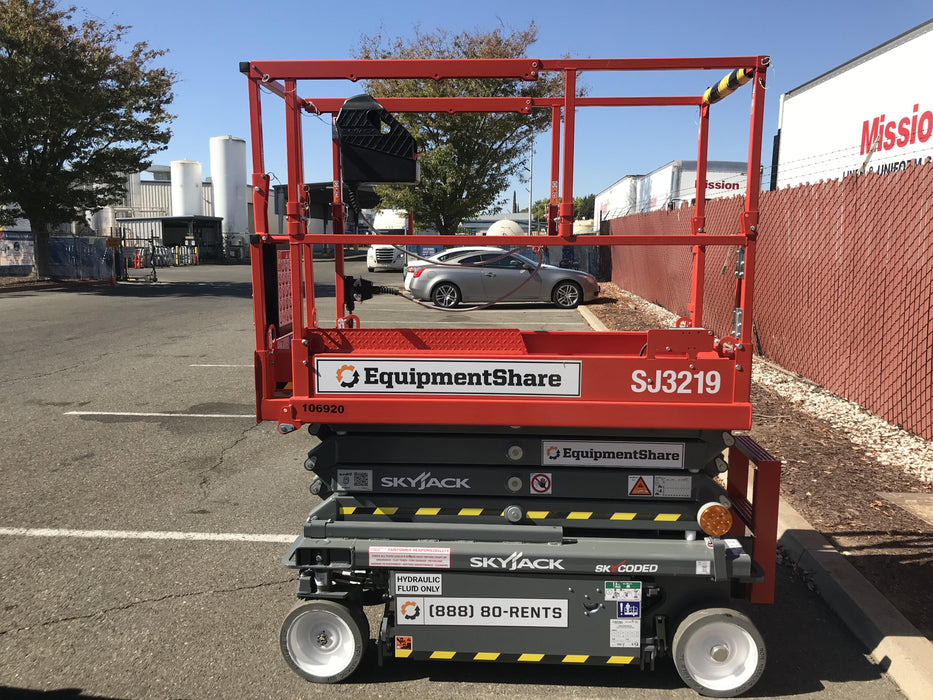 2020 Skyjack SJIII-3219 Solid NM Tires, Half height spring hinged entry gate, Dual Beacons, 800W Inverter