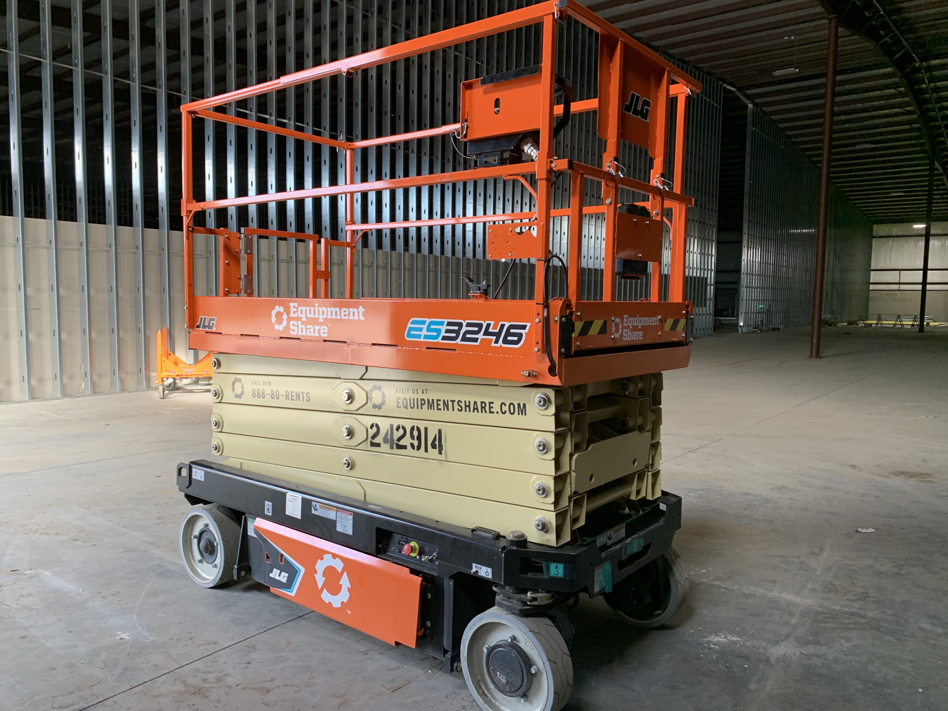 2022 JLG ES3246