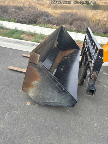 2025 JLG 1001100823