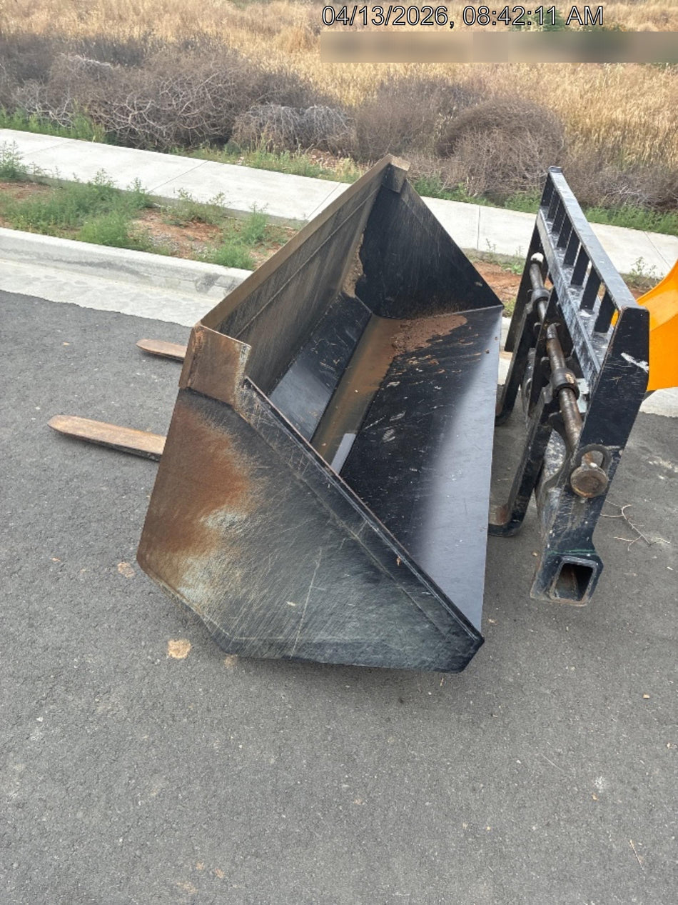 2025 JLG 1001100823