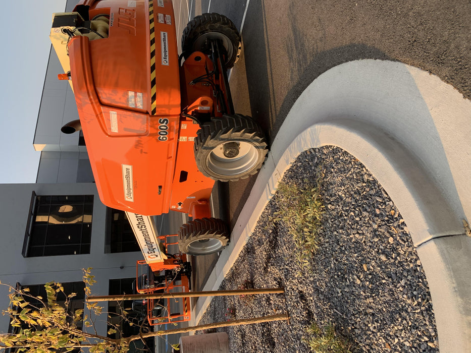 2020 JLG 600S
