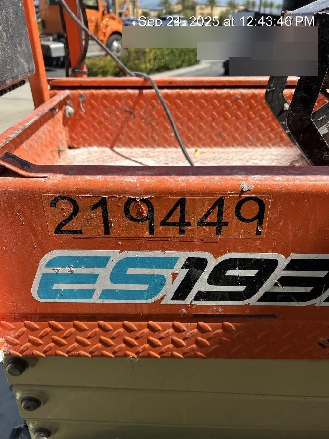 2022 JLG ES1932