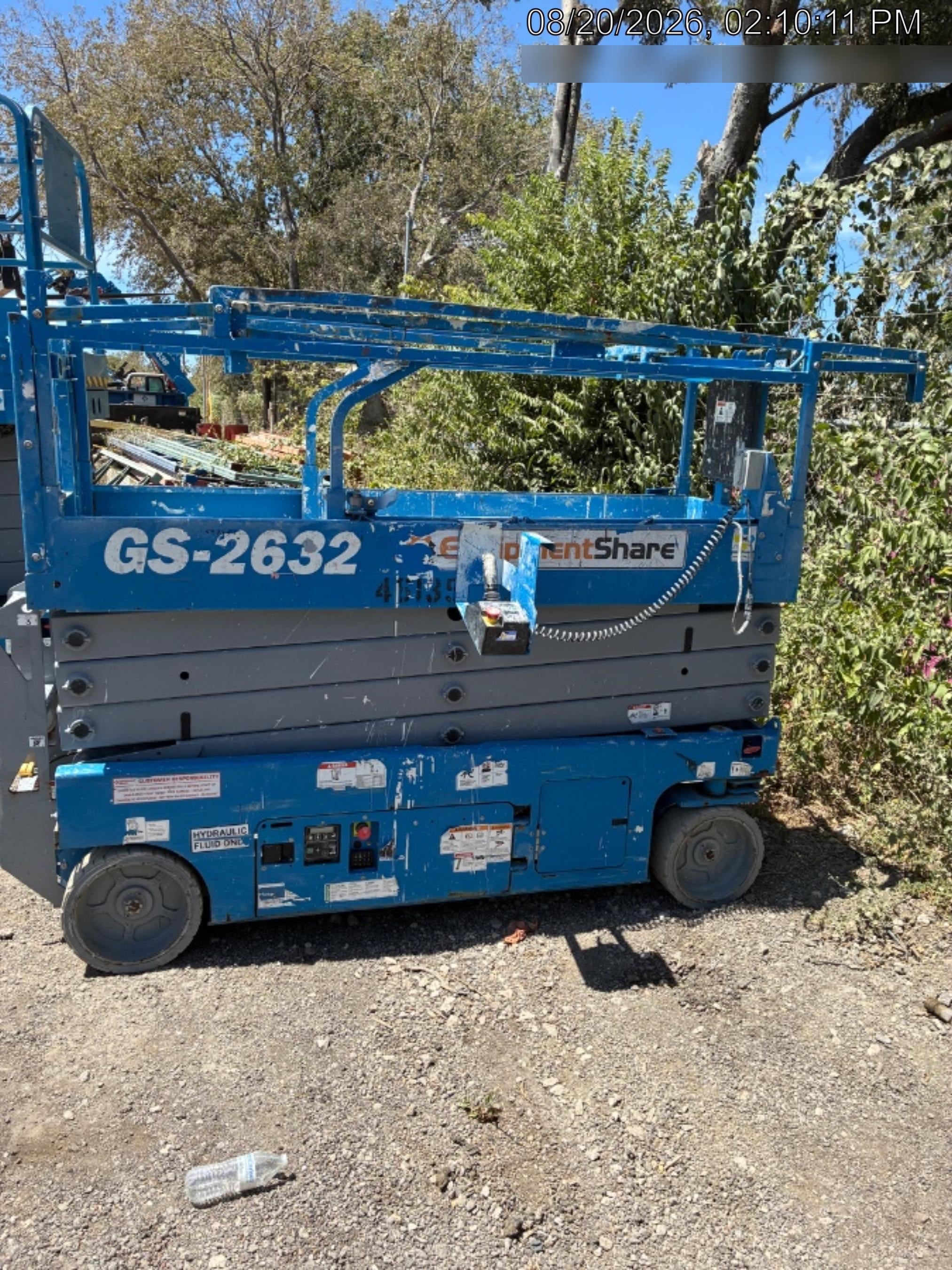 2019 Genie GS-2632 Folding rails with half height swing gate