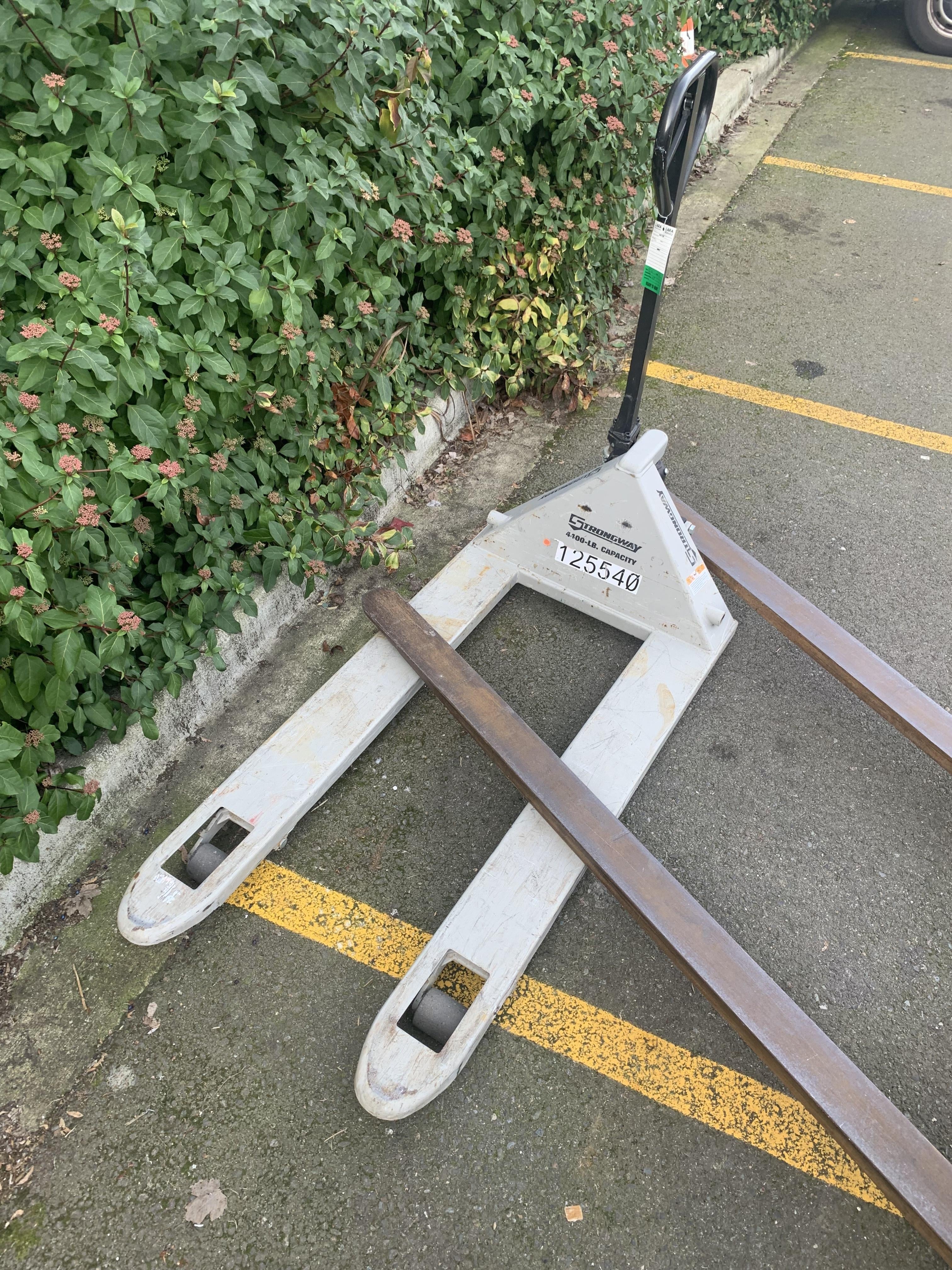 2021 STRONGWAY 4400 lb Pallet Jack