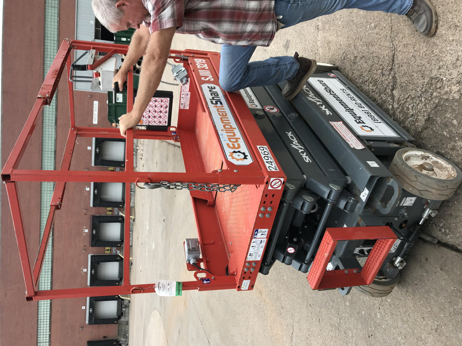 2019 Skyjack SJIII-3219 Solid NM Tires, Half height spring hinged entry gate, Dual Beacons, 800W Inverter