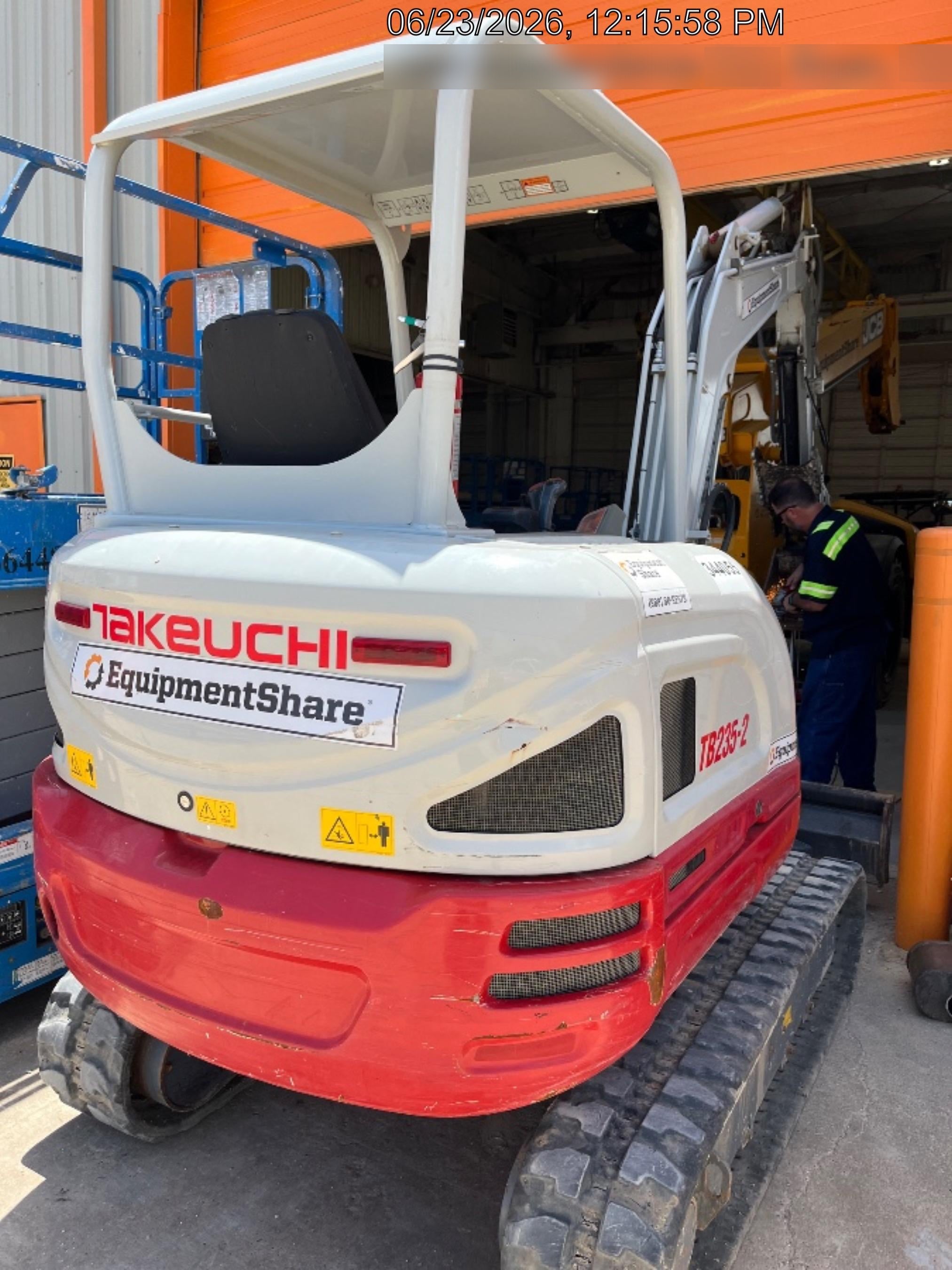 2023 TAKEUCHI TB235-2R