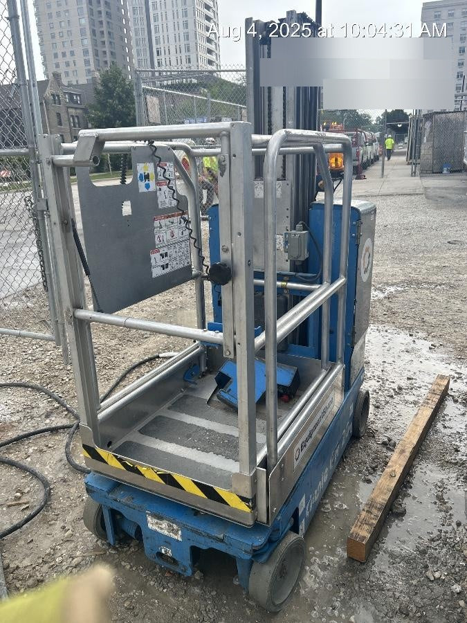 2011 GENIE GR-20