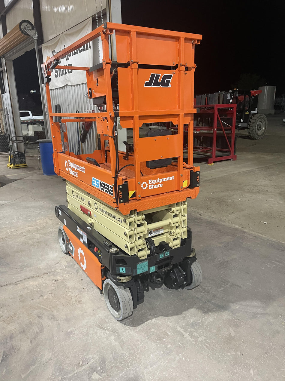 2022 JLG ES1932