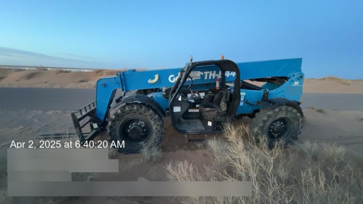 2018 Genie GTH-844 Genie GTH-844 w/ROPS, Work Lights, Solid Tires, RH Cab Mesh, Beacon, 60" Carriage and Forks
