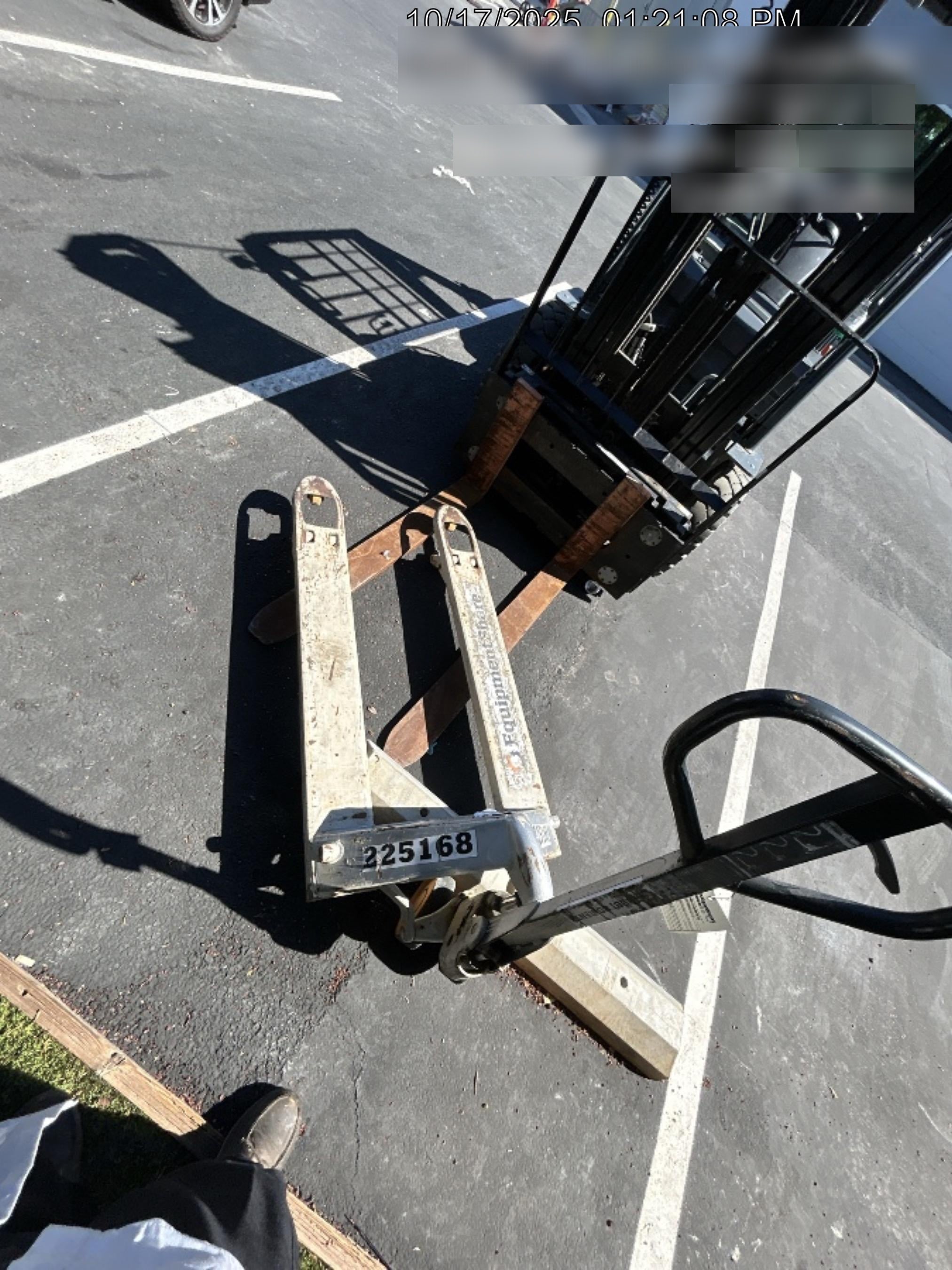 2022 CROWN 5,500lb Manual Pallet Jack - Crown