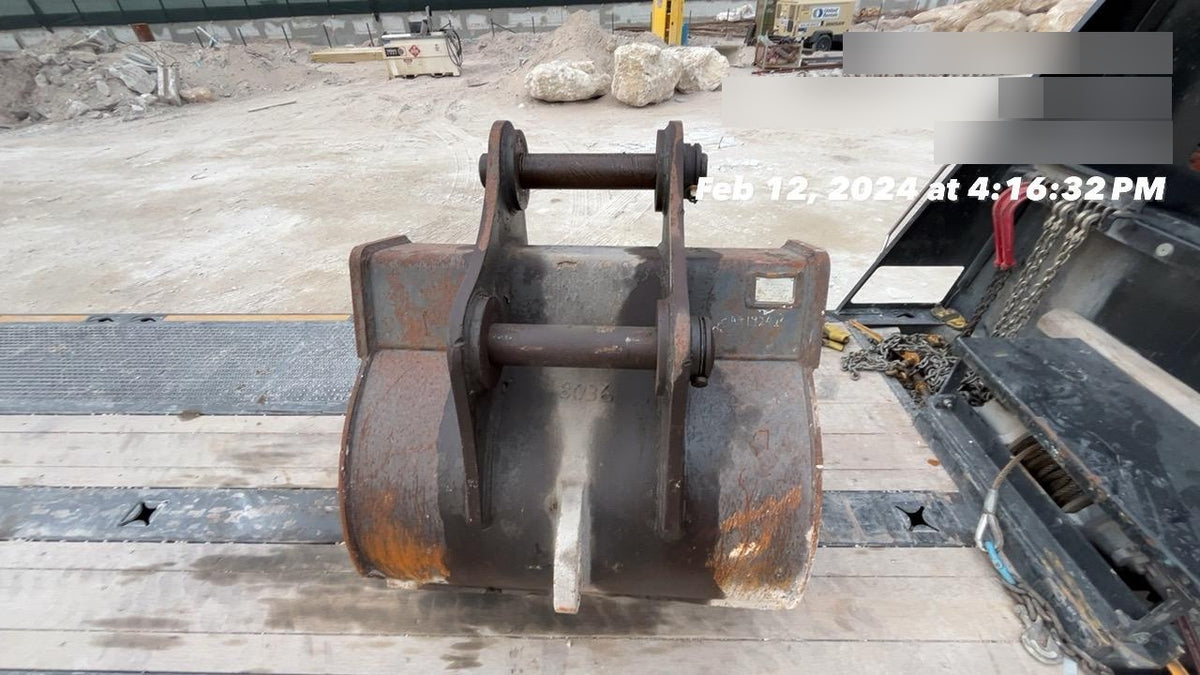 2015 CASE 42" Bucket - Case