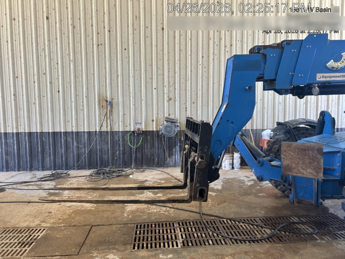 2018 Genie GTH-1056 Genie GTH-1056 w/ROPS, Work Lights, Solid Tires, RH Cab Mesh, Beacon, 60" Carriage and Forks