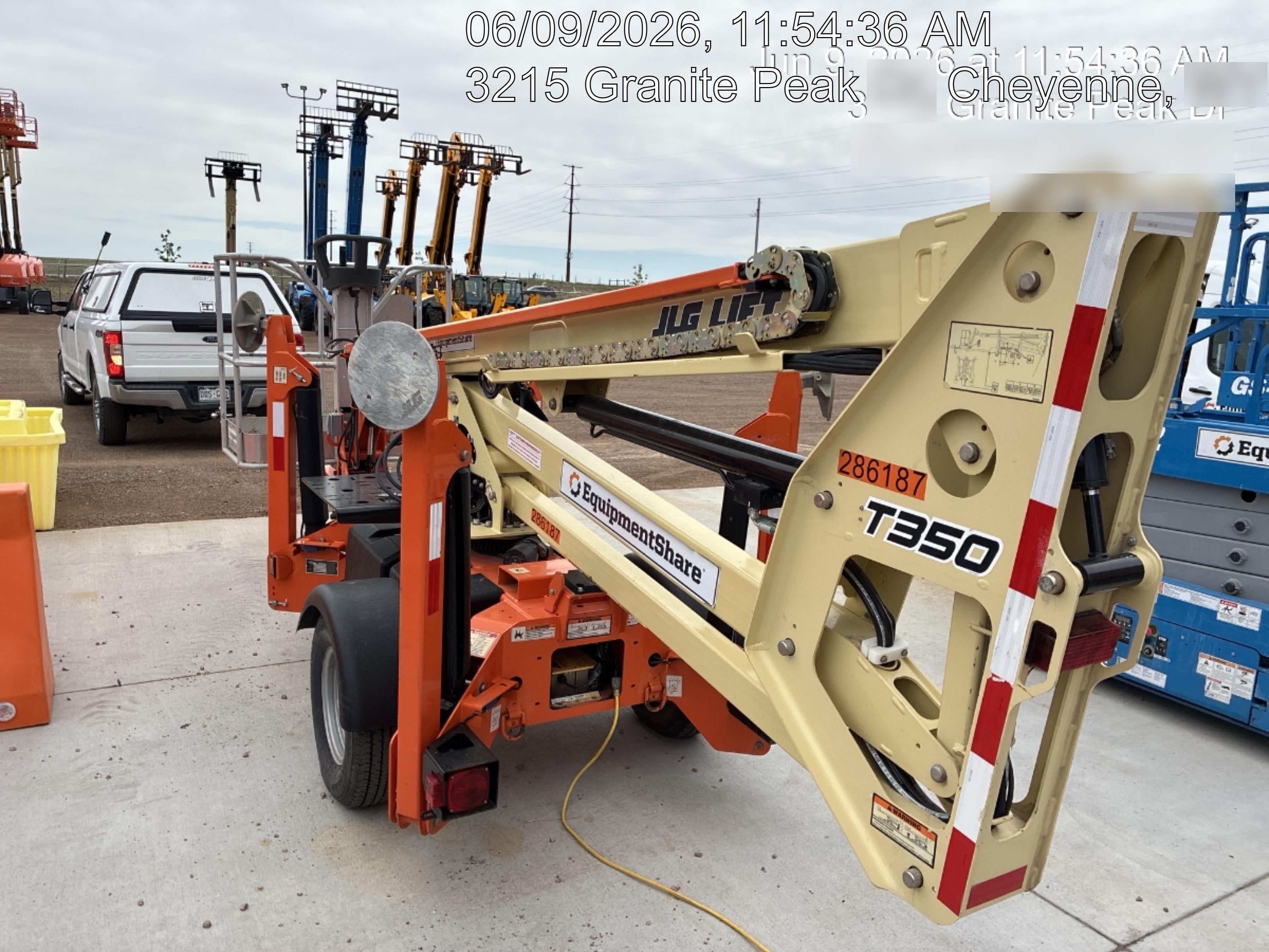 2022 JLG T350
