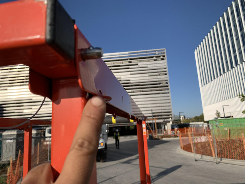 2020 Skyjack SJIII-3219 Solid NM Tires, Half height spring hinged entry gate, Dual Beacons, 800W Inverter