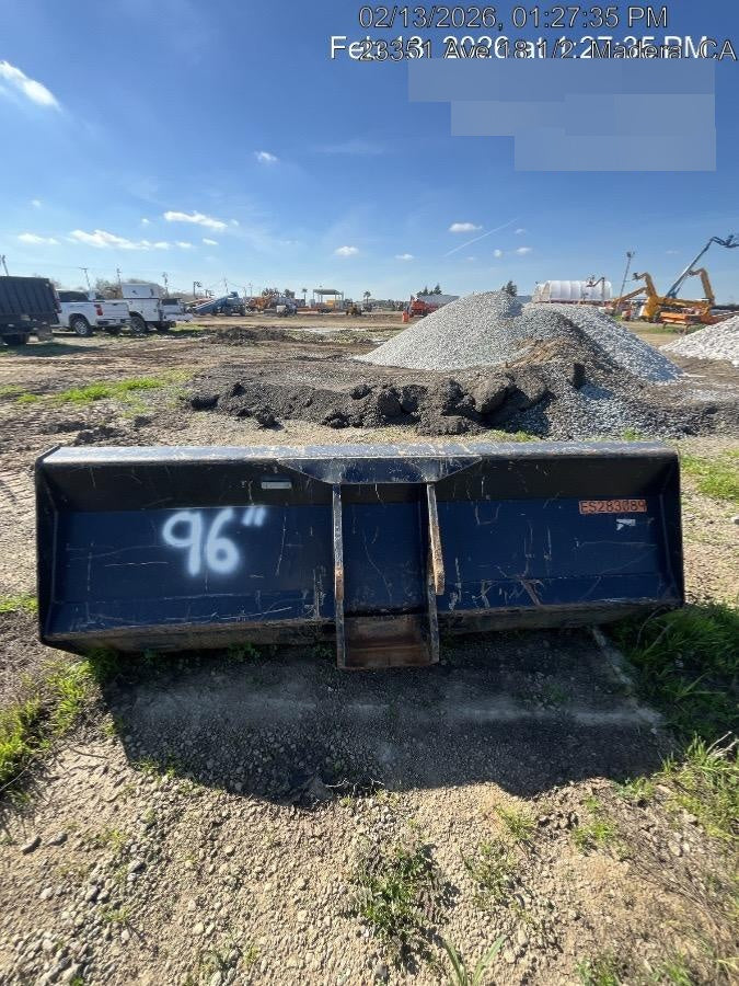 2022 JLG 1001100823